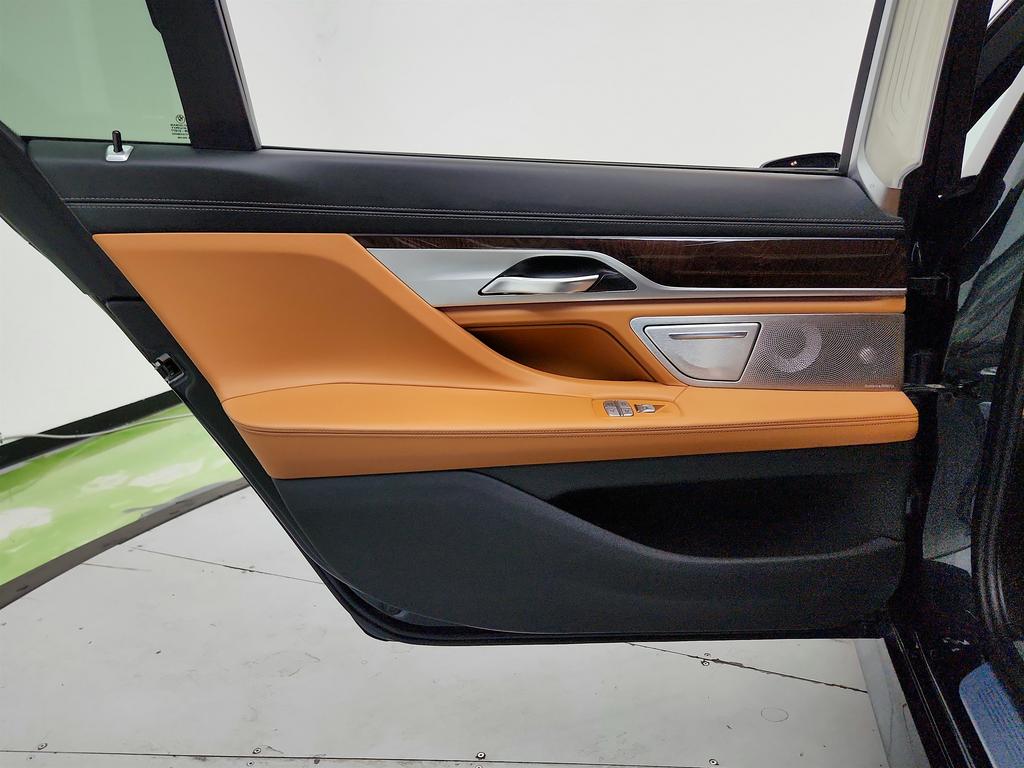 2018 BMW 750i - $15,350