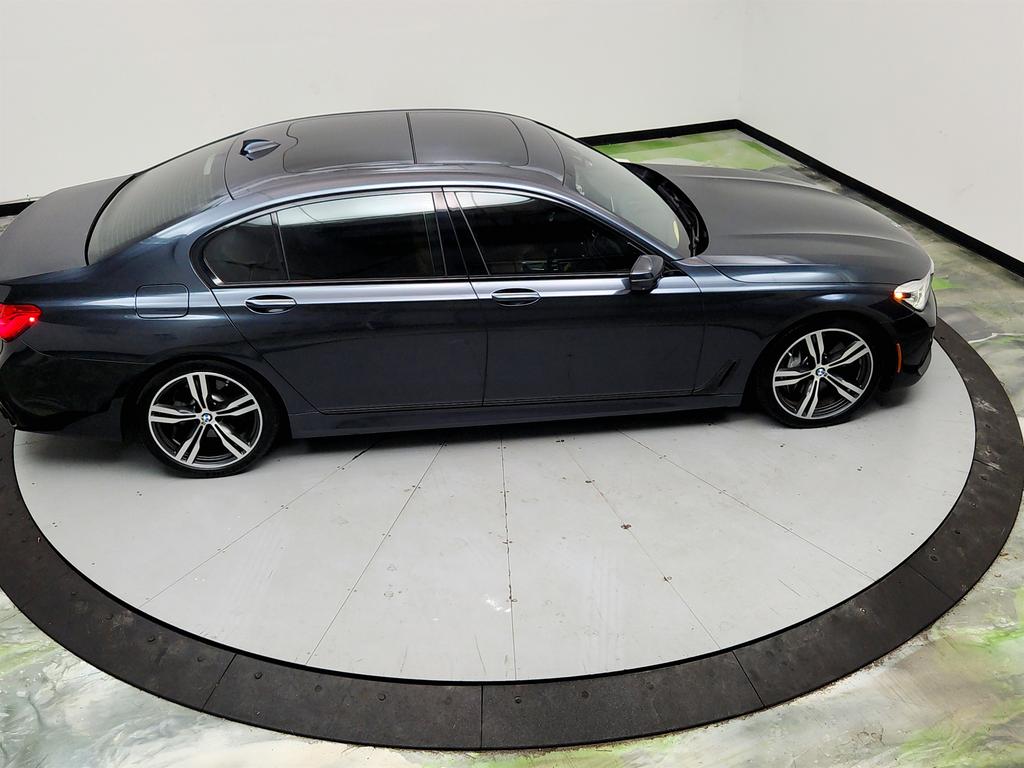 2018 BMW 750i - $15,350