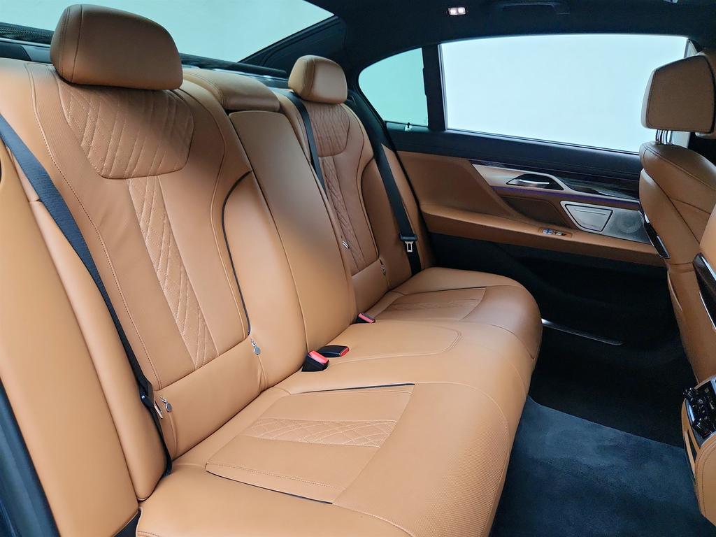 2018 BMW 750i - $15,350