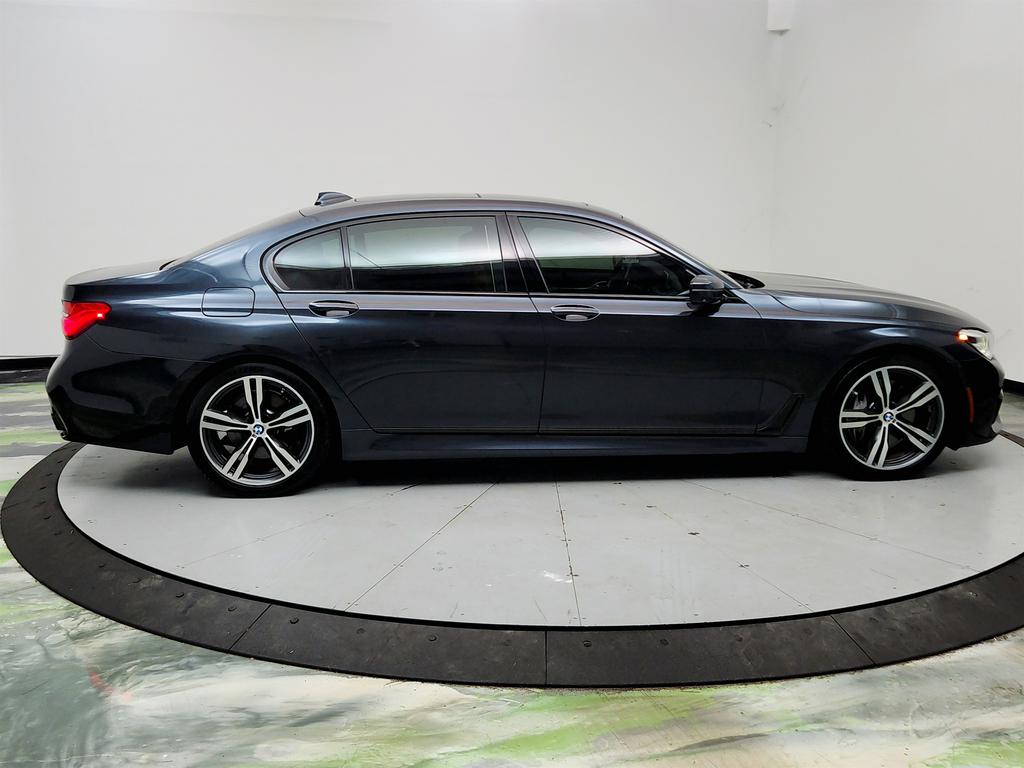 2018 BMW 750i - $15,350