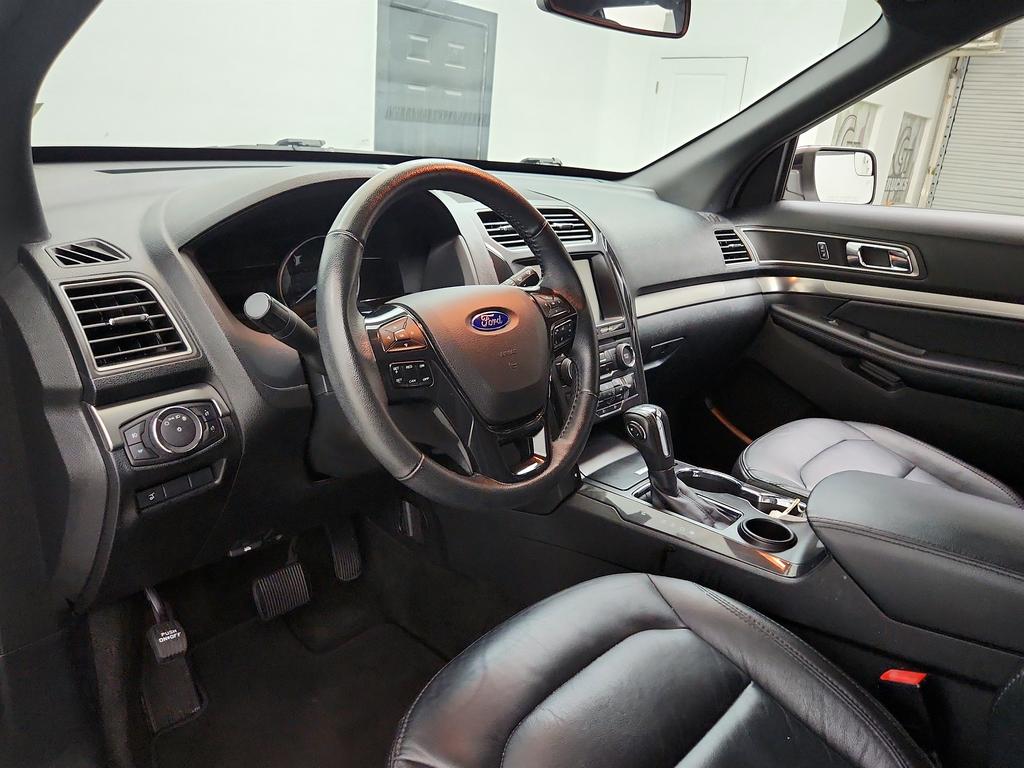 2018 Ford Explorer - $10,950