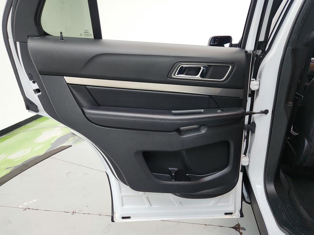 2018 Ford Explorer - $10,950