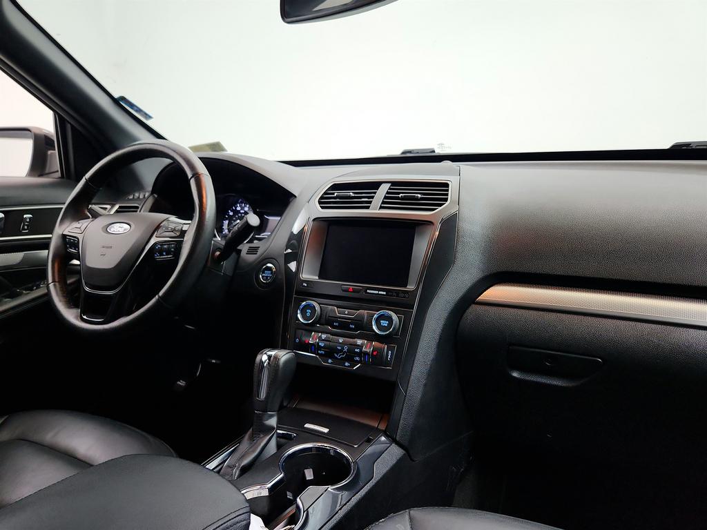 2018 Ford Explorer - $10,950