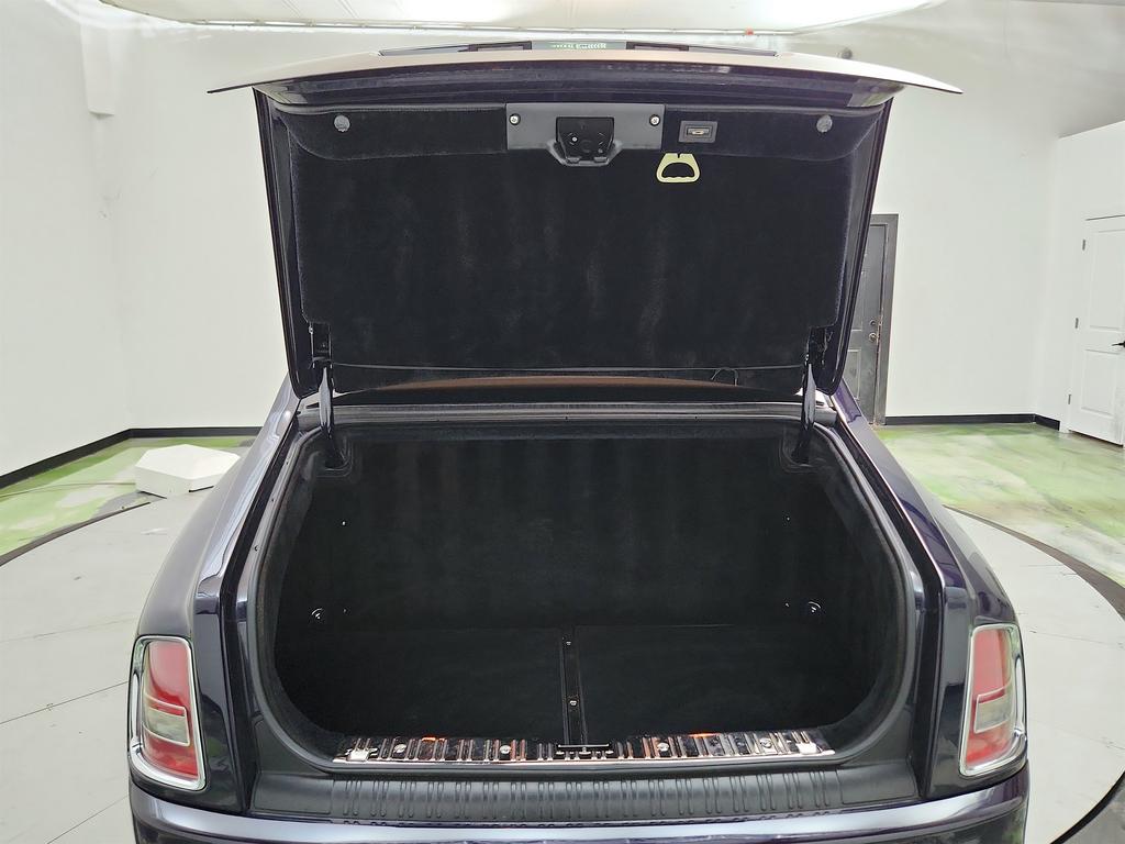 2006 Rolls-Royce Phantom - $69,995