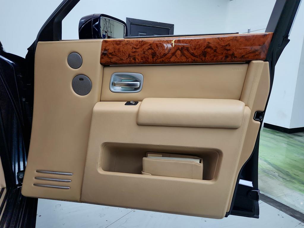 2006 Rolls-Royce Phantom - $69,895