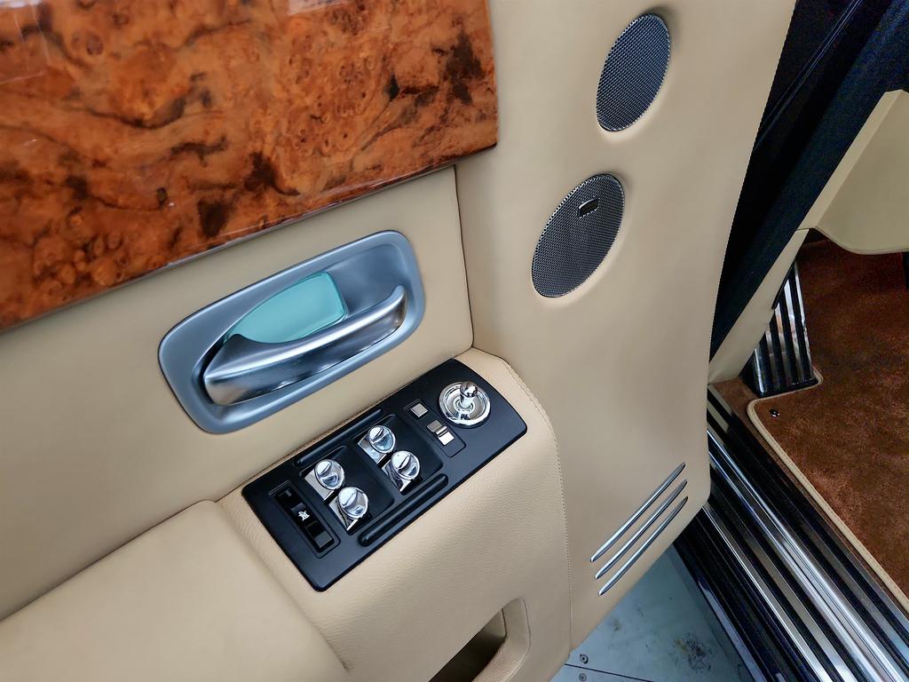 2006 Rolls-Royce Phantom - $69,995