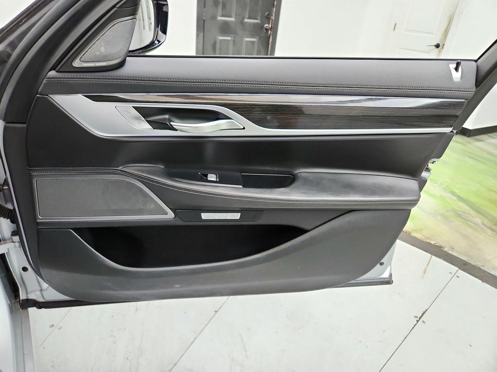 2016 BMW 750i - $17,995