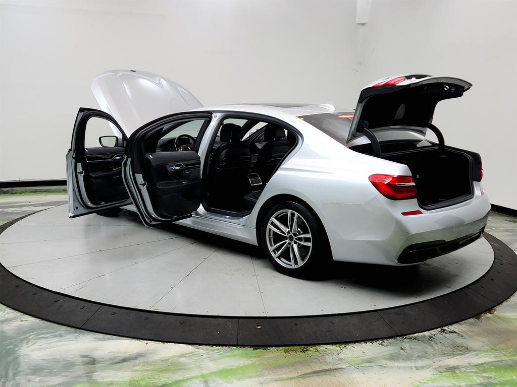 2016 BMW 750i - $17,995
