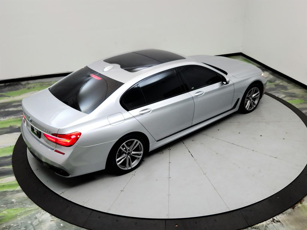 2016 BMW 750i - $17,995