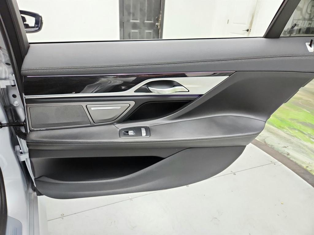 2016 BMW 750i - $17,995