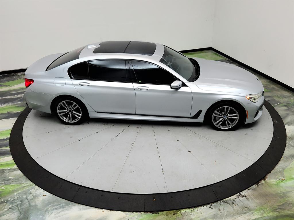 2016 BMW 750i - $17,995