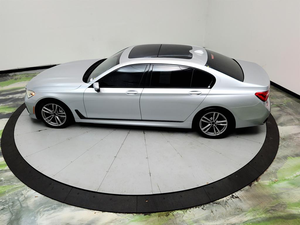 2016 BMW 750i - $17,995
