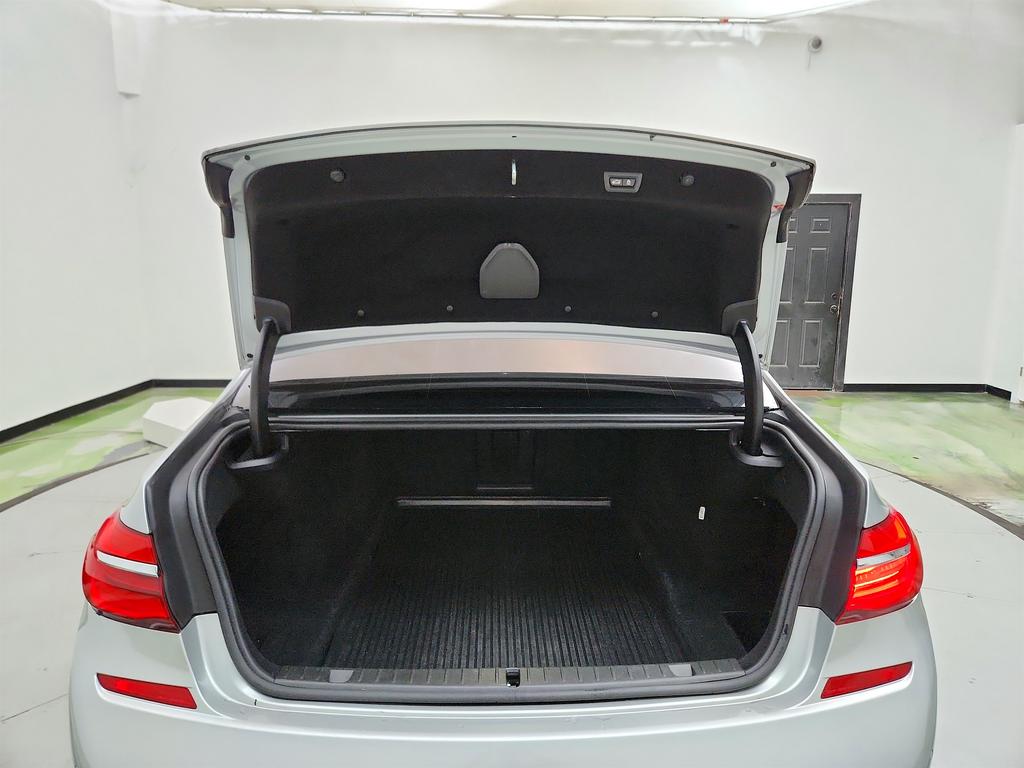2016 BMW 750i - $17,995