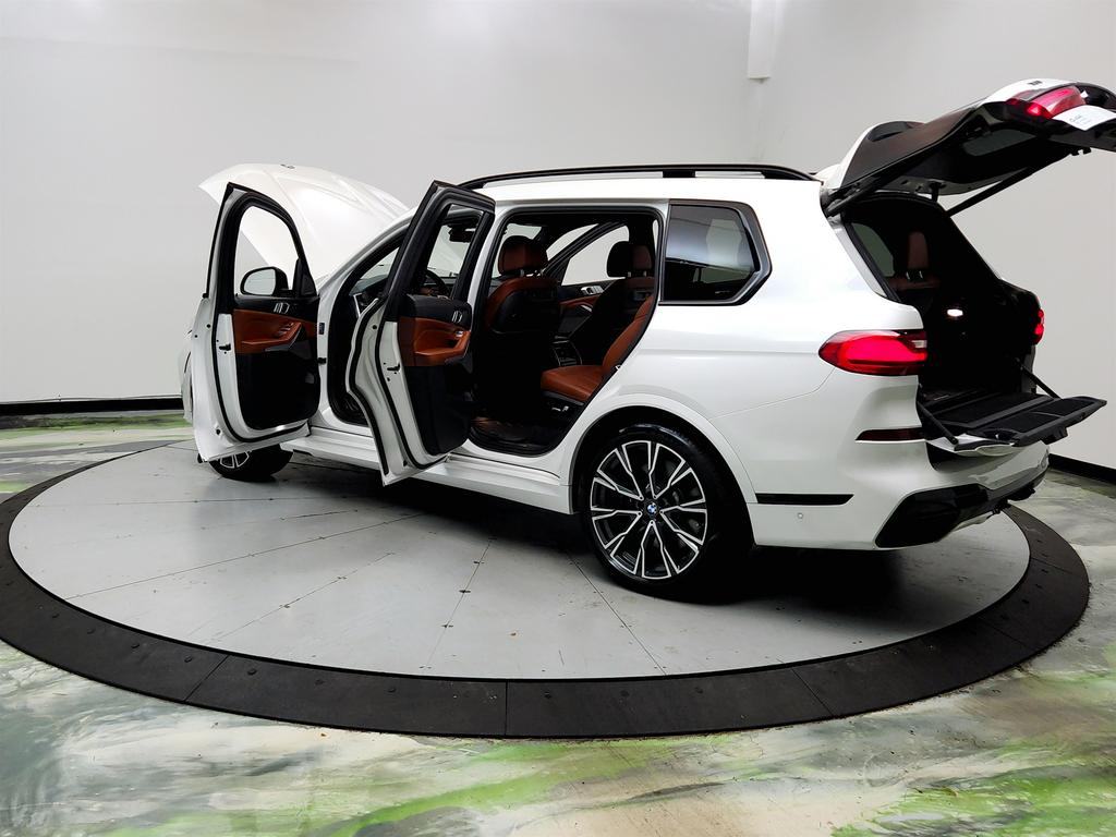 2022 BMW X7