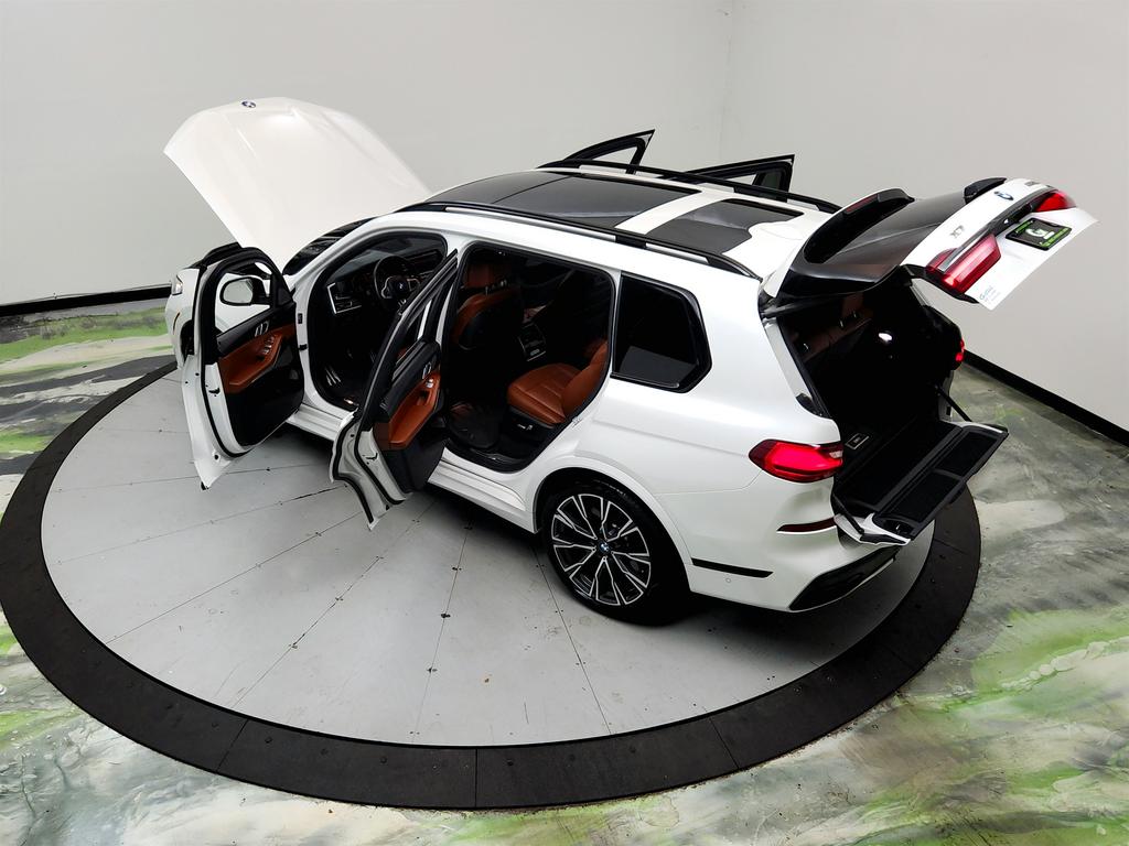 2022 BMW X7