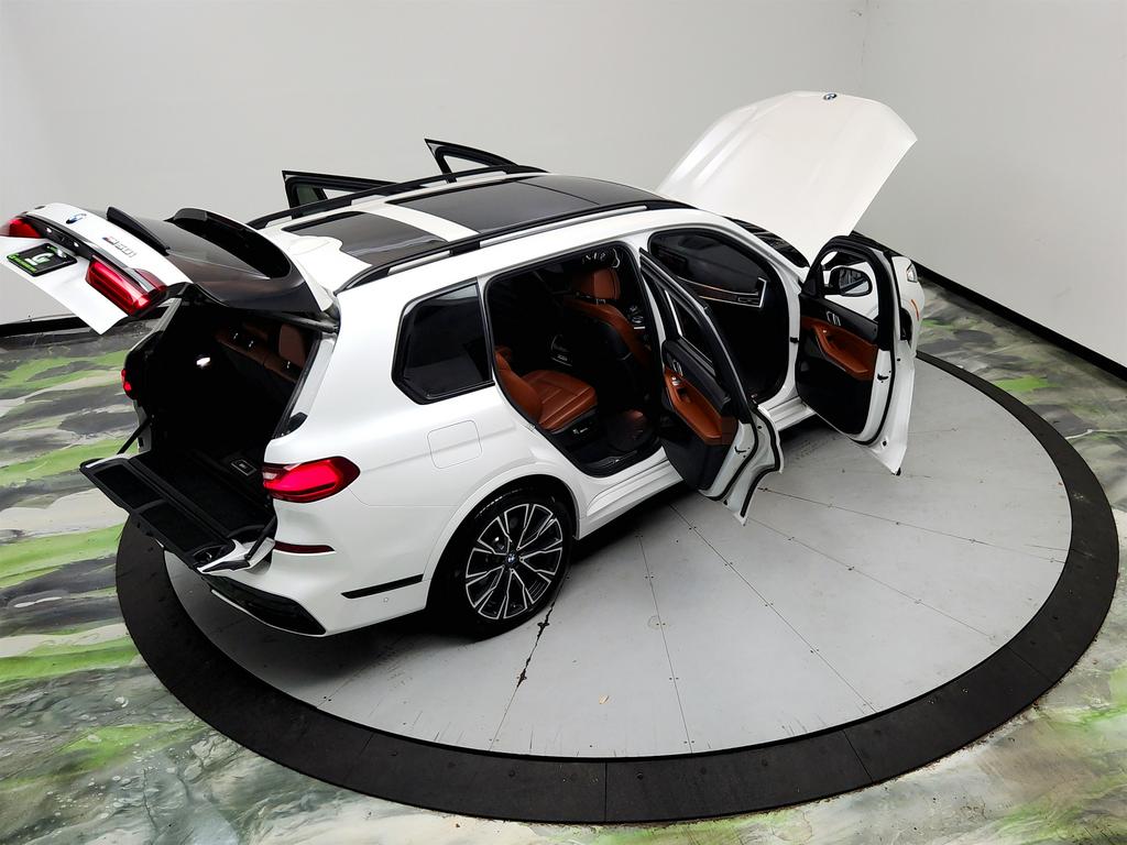 2022 BMW X7