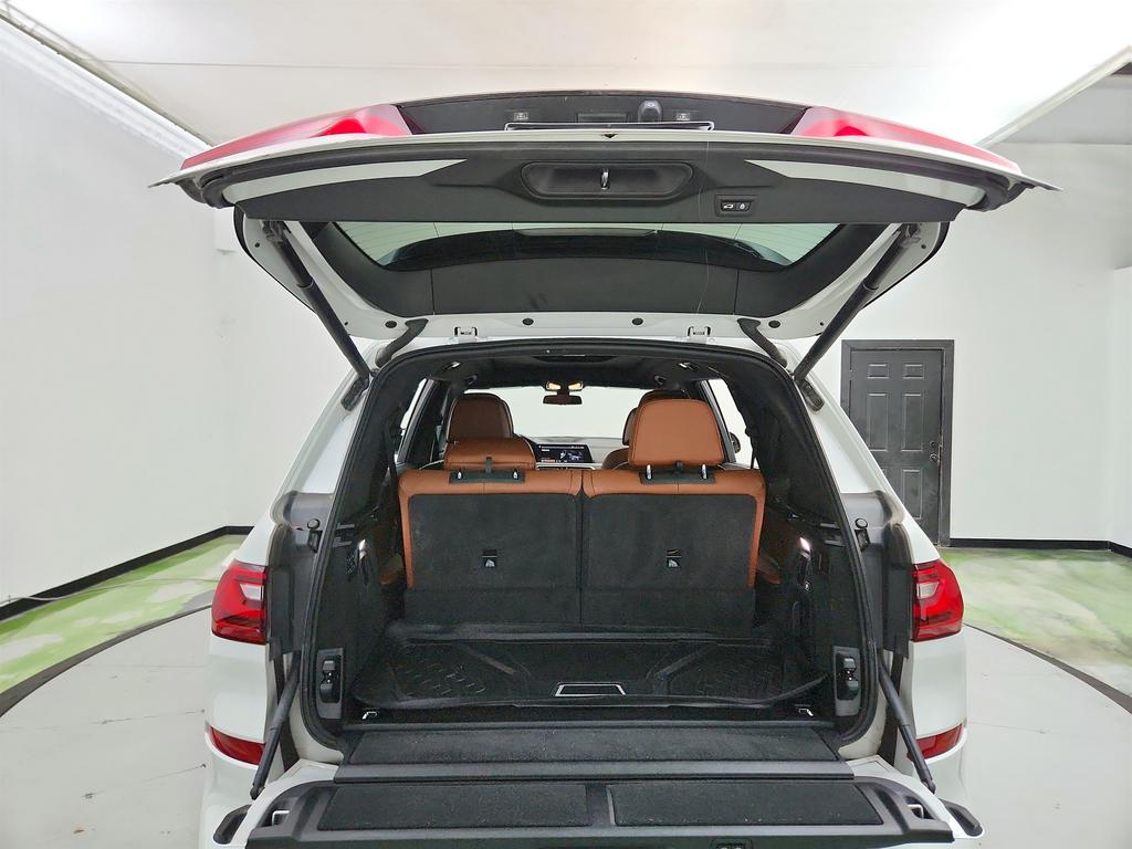 2022 BMW X7