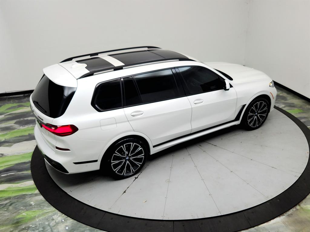 2022 BMW X7