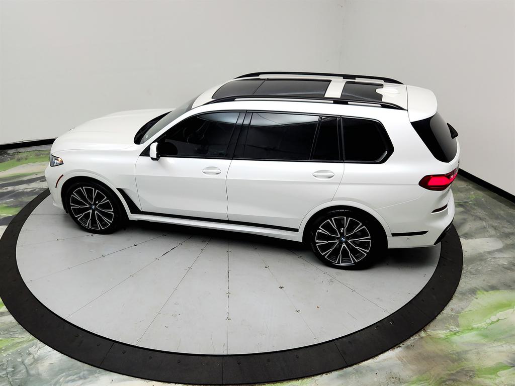 2022 BMW X7