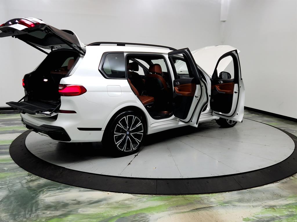 2022 BMW X7