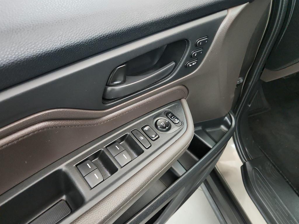 2018 Honda Odyssey - $16,795