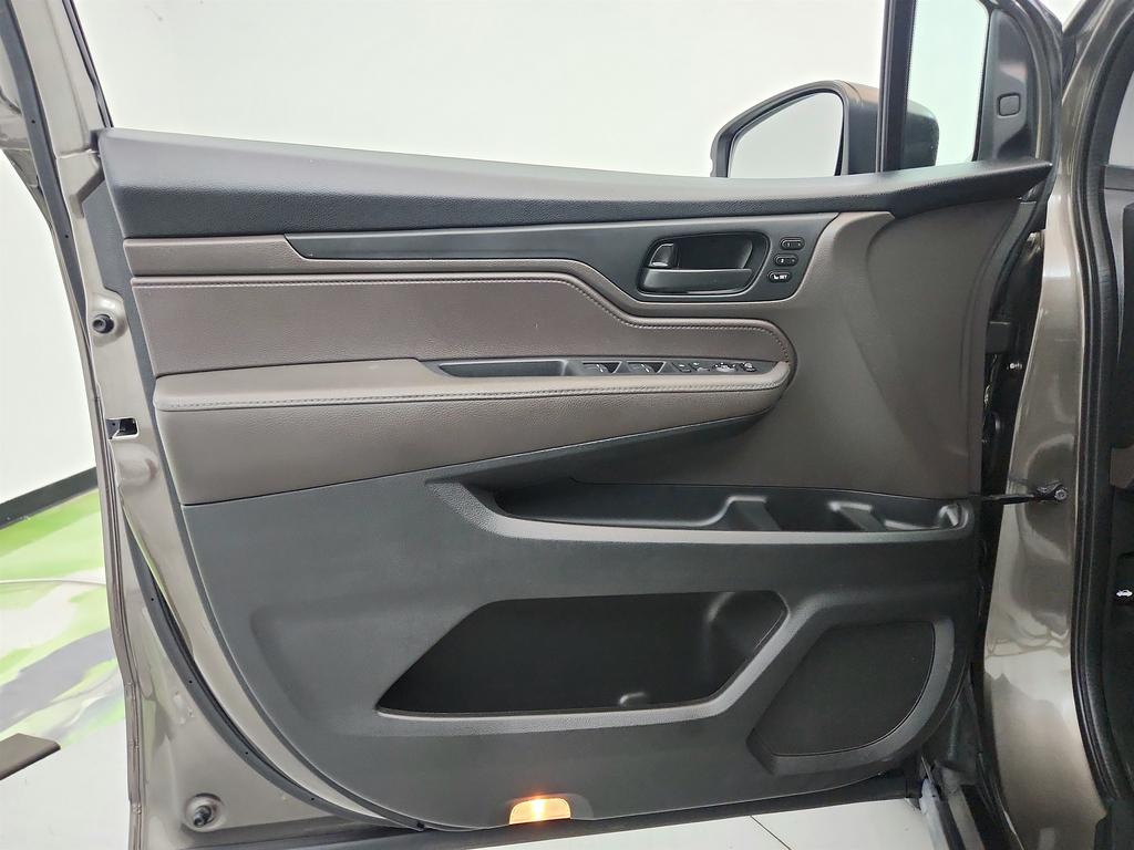 2018 Honda Odyssey - $16,795