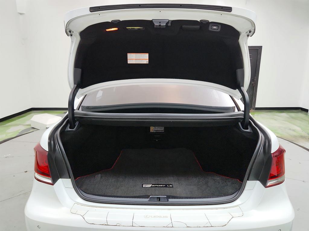 2015 Lexus LS - $20,895