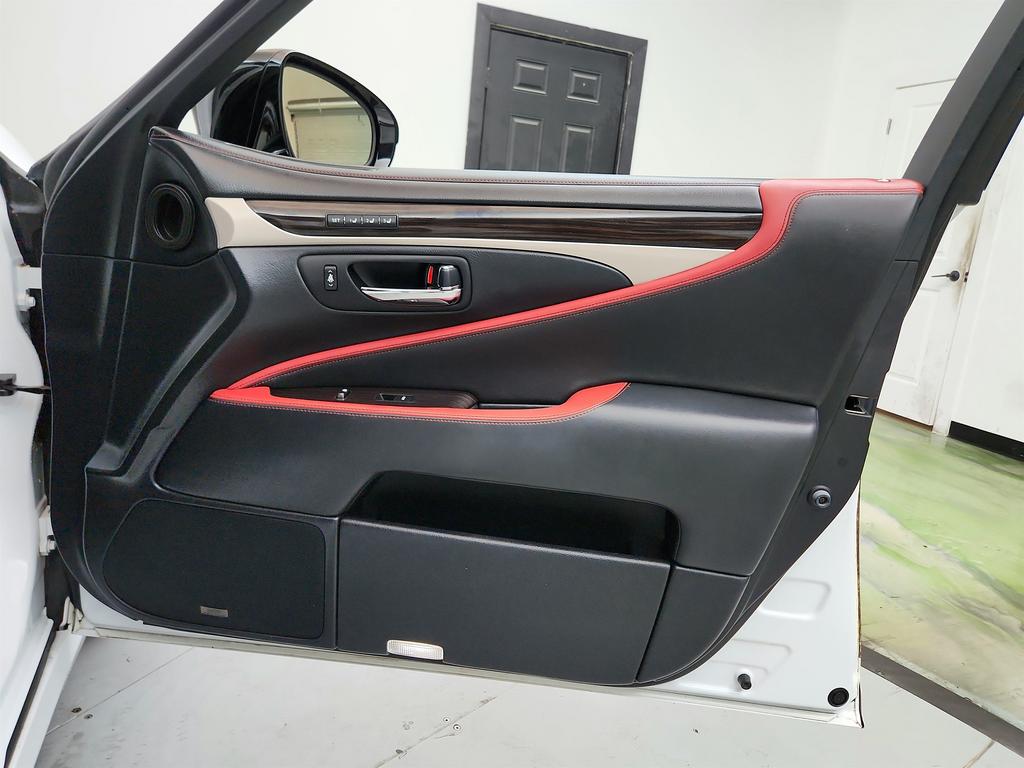 2015 Lexus LS - $20,895