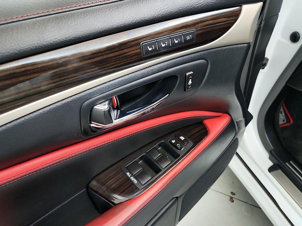 2015 Lexus LS - $20,895