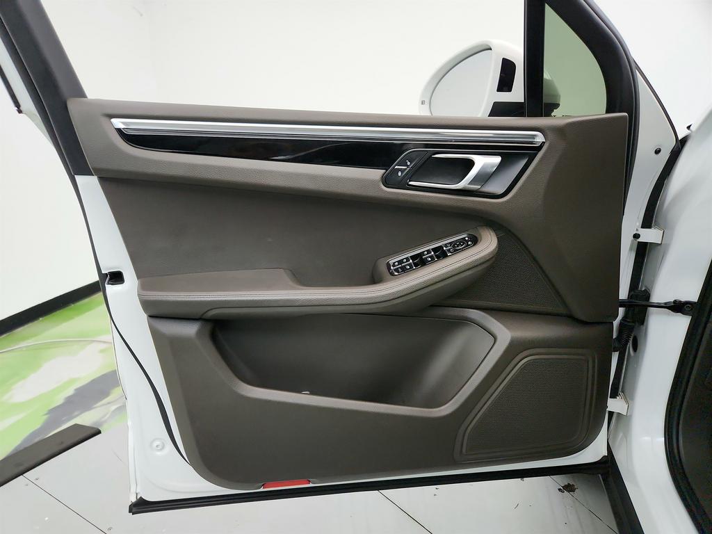 2018 Porsche Macan - $16,995