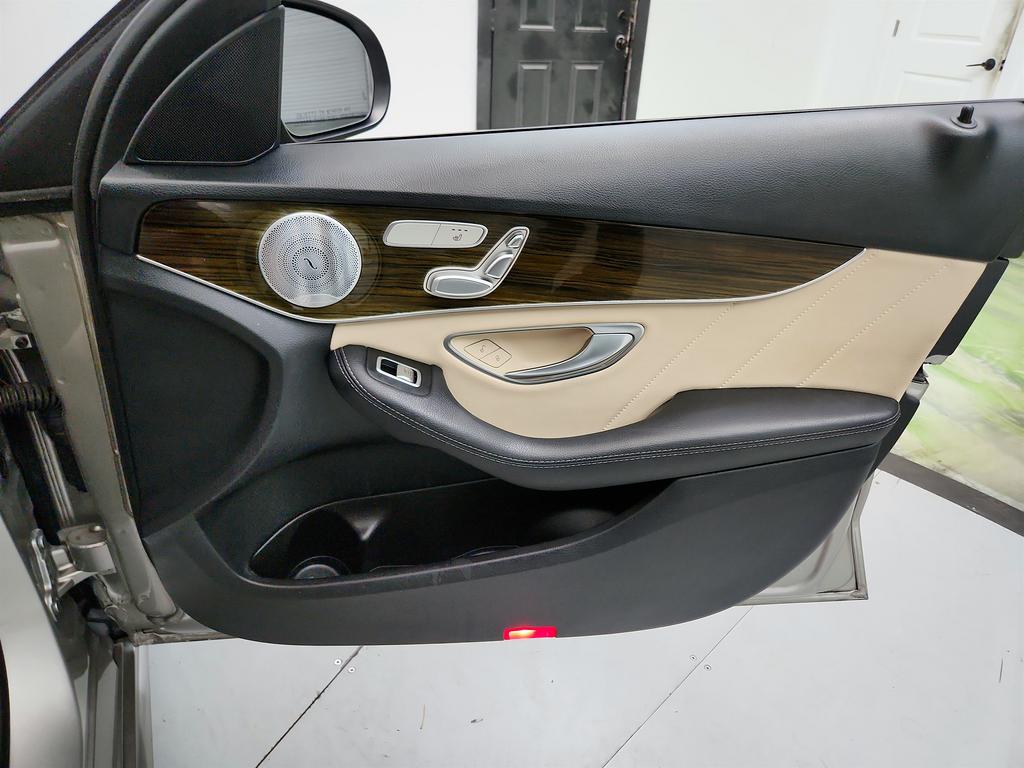 2019 Mercedes-Benz C-Class - $15,950