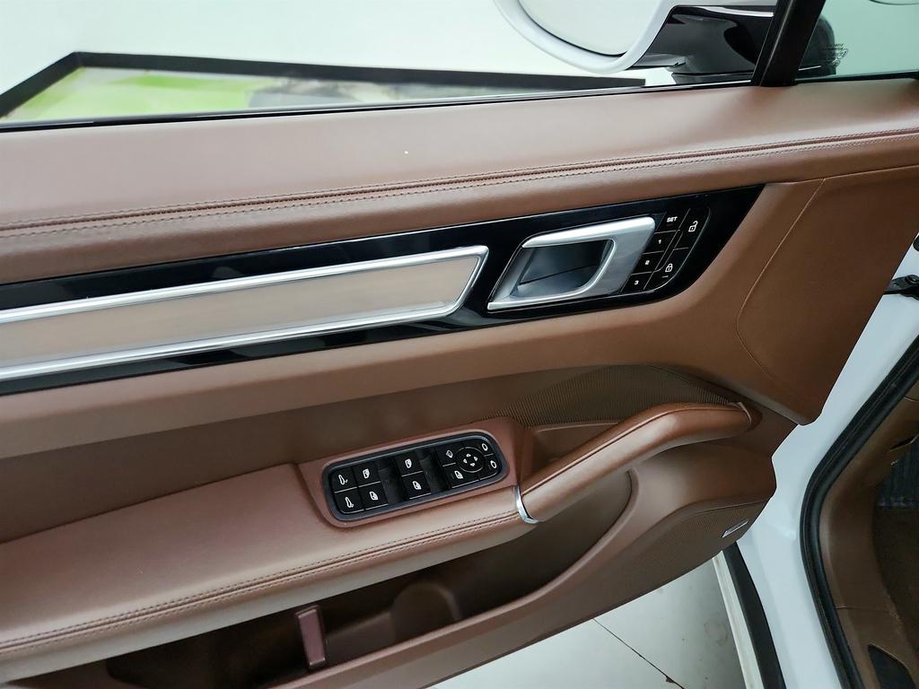 2021 Porsche Cayenne - $49,995
