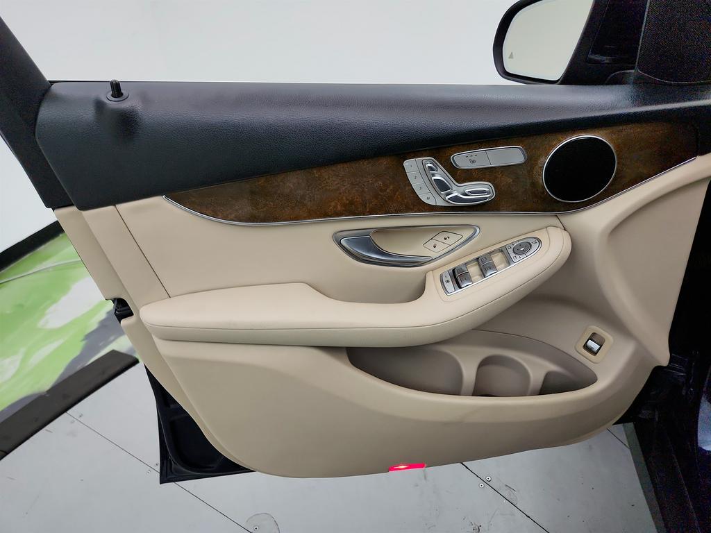 2016 Mercedes-Benz C-Class - $9,945