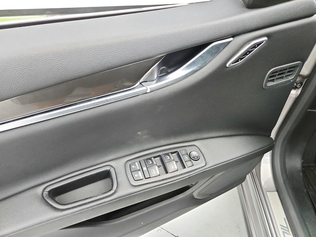 2016 Maserati Ghibli