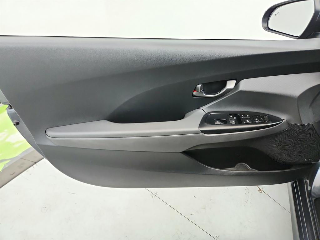 2019 Hyundai Veloster - $11,495