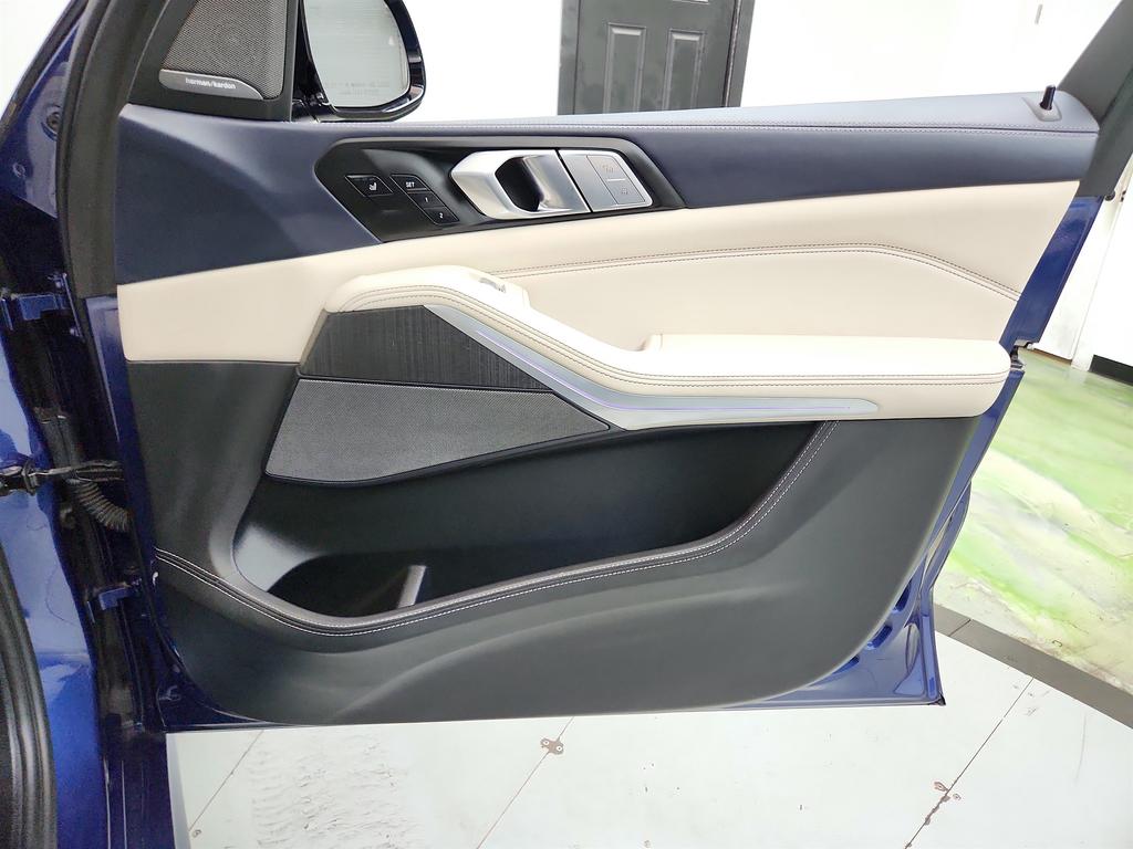 2022 BMW X7 - $67,595