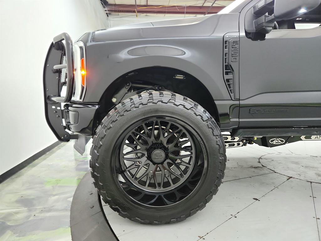 2023 Ford F-250 - $109,995