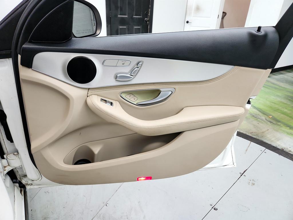 2016 Mercedes-Benz C-Class - $8,995