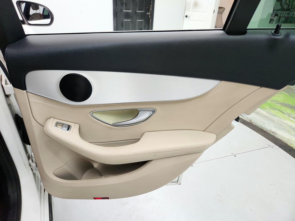 2016 Mercedes-Benz C-Class - $8,995