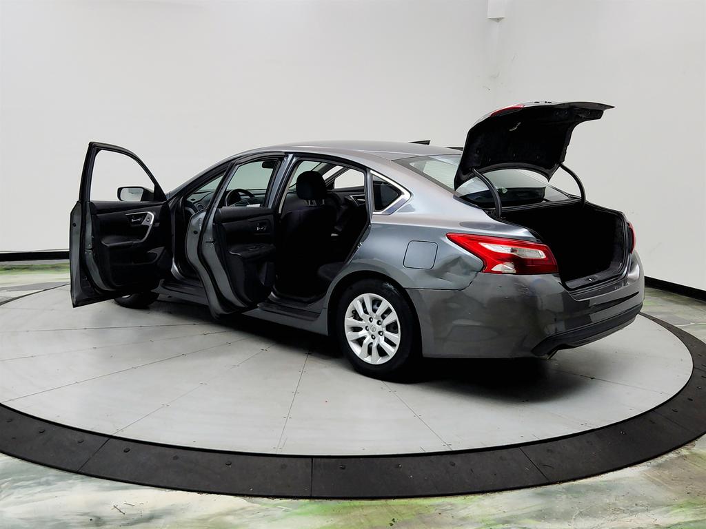 2016 Nissan Altima - $4,255