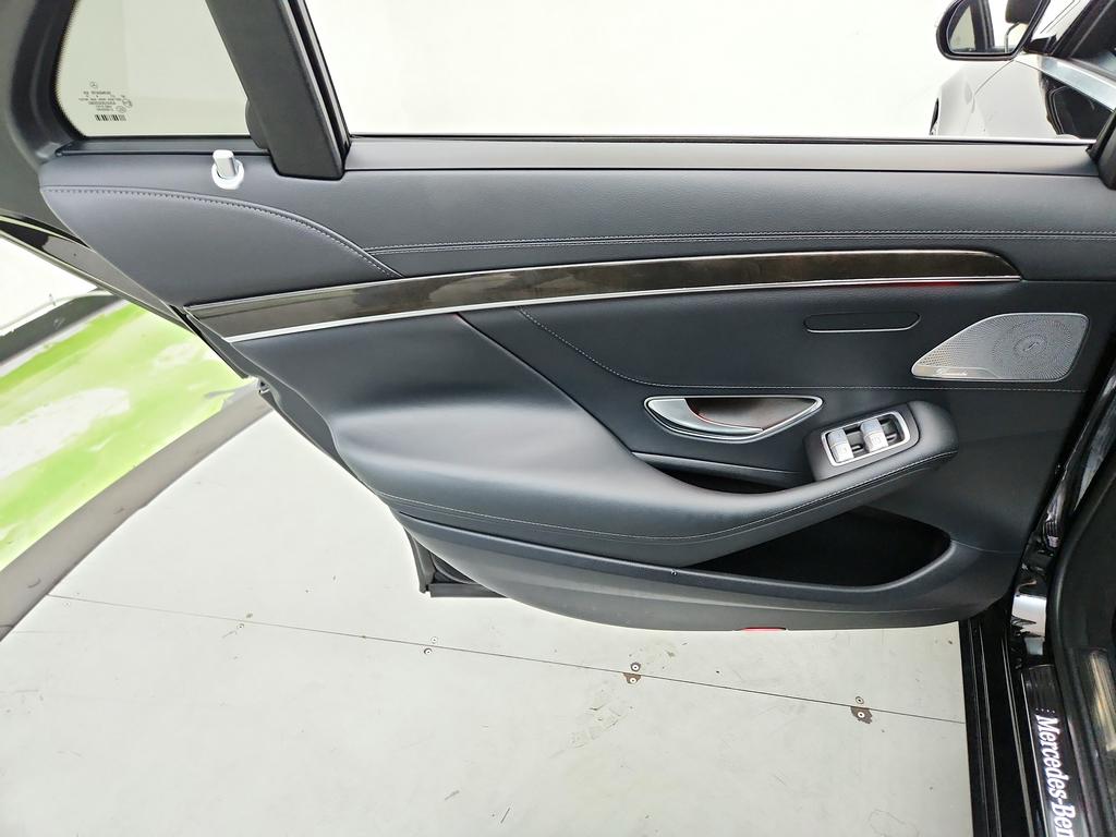 2016 Mercedes-Benz S-class - $18,945