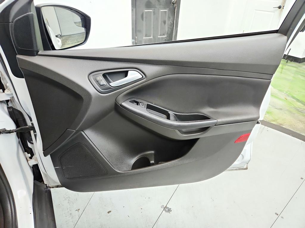2016 Ford Focus - $2,845