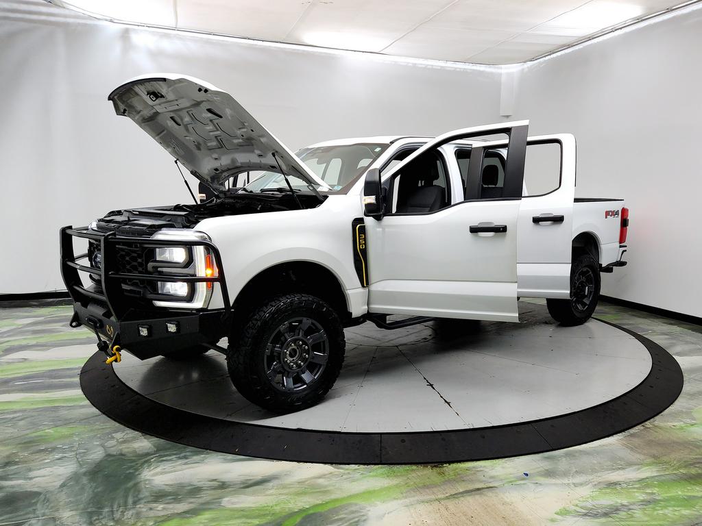2023 Ford F-350 - $40,795