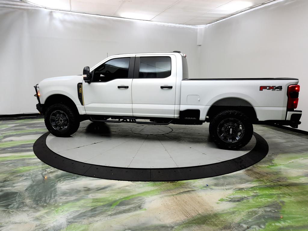 2023 Ford F-350 - $40,795