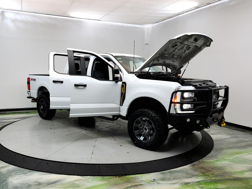 2023 Ford F-350 - $40,795