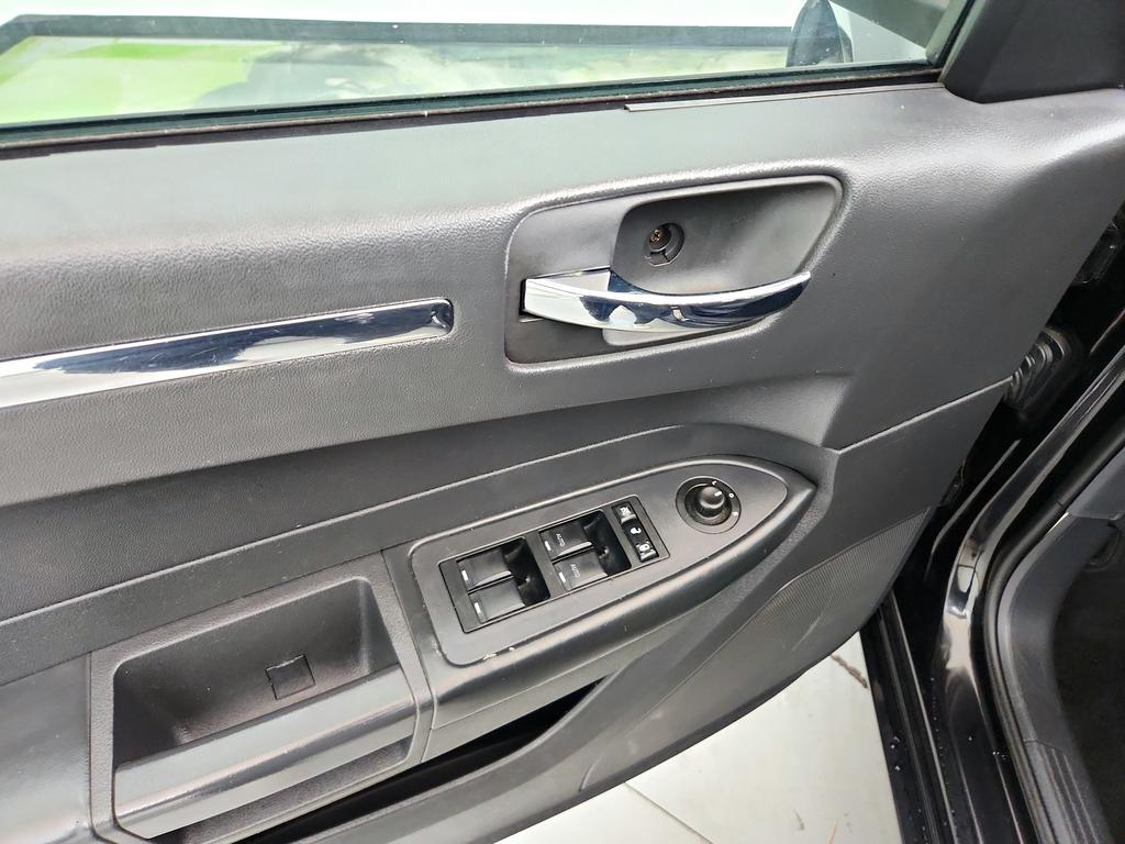 2010 Chrysler 300 - $6,995