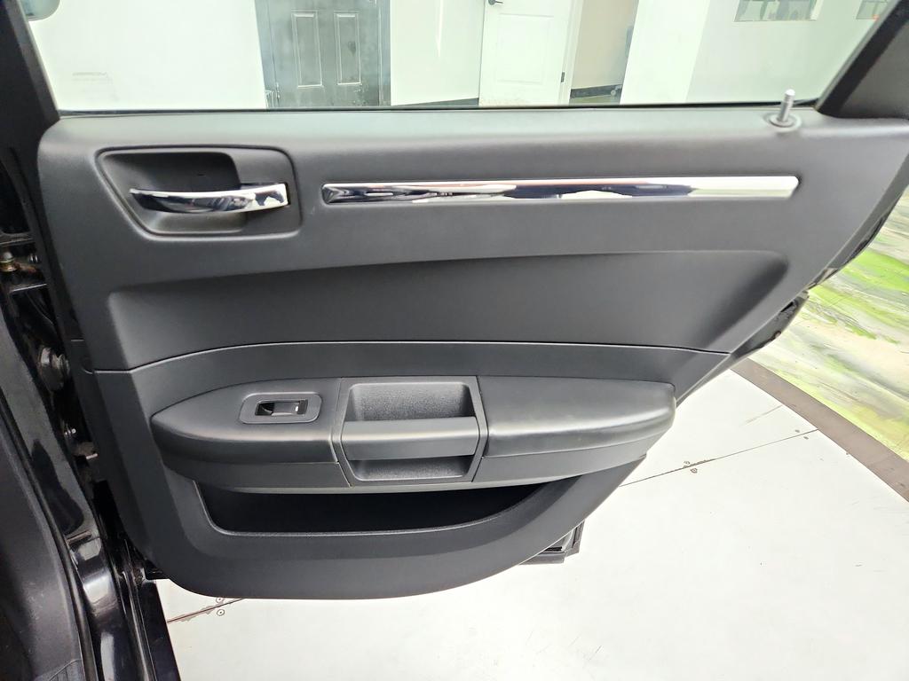 2010 Chrysler 300 - $6,995