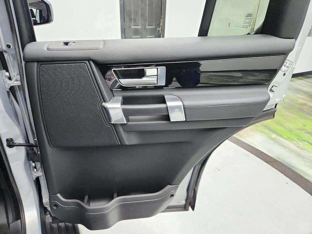 2016 Land Rover LR4 - $8,395