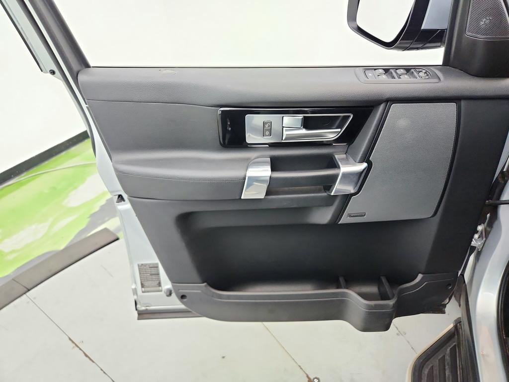 2016 Land Rover LR4 - $8,395