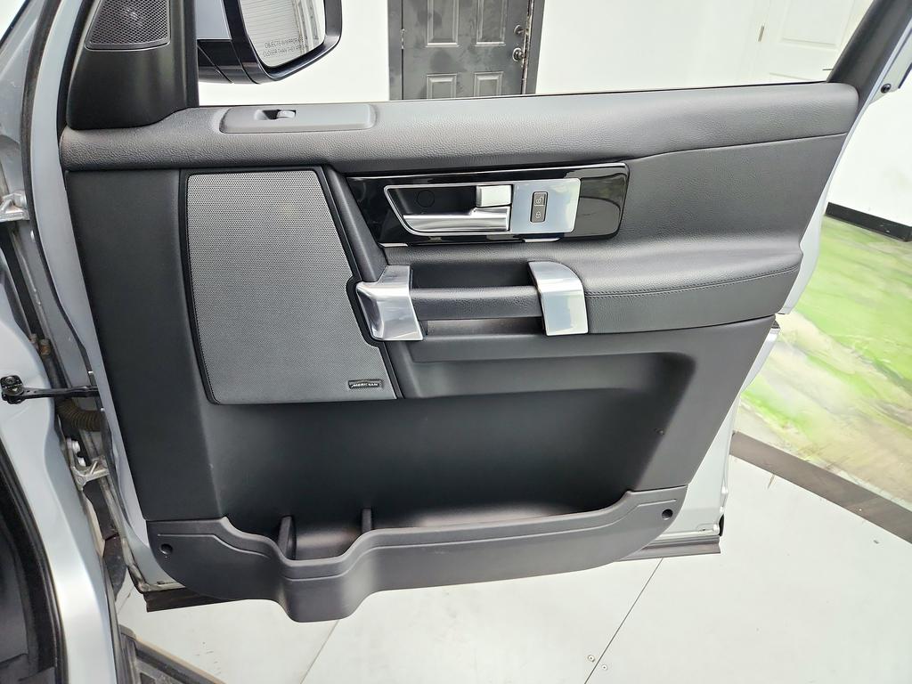 2016 Land Rover LR4 - $8,395